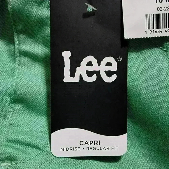 Lee Women's Regular Fit Midrise Capri, Palm (Light Green) Premium Stretch - Picture 2 of 10